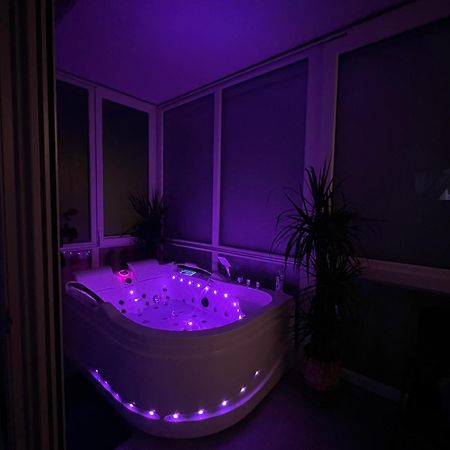 Luxrooms - Hotel Type With Private Jacuzzi 벨로바르 외부 사진